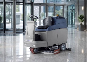 Urmak presenta la fregadora UR3 CS